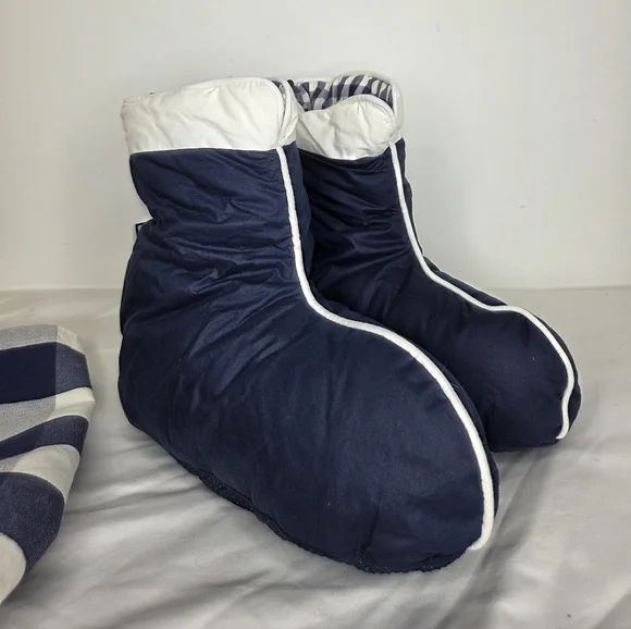 Hastens Size M Navy and White Down Boots /Bootie Slippers